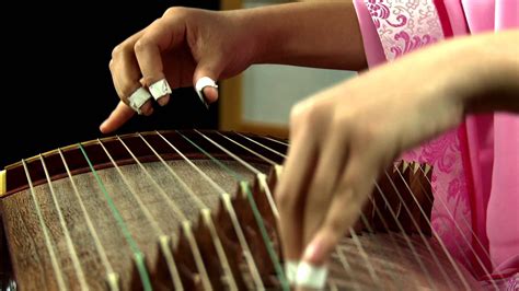 Traditional Chinese Music: Guzheng Performance of "Autumn Moon Above ...