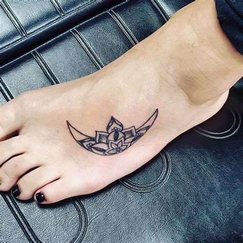 100+ Best Foot Tattoo Ideas for Women - Designs & Meanings (2019)