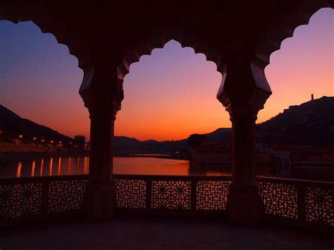 10 Indian Monuments & Palaces That Look Simply Breathtaking At Night ...