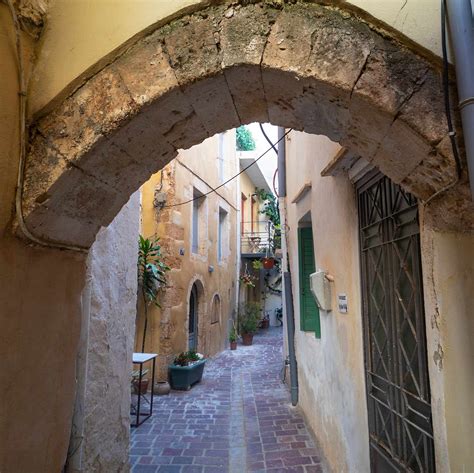 Chania Old Town - A Photo Tour - DELVE INTO EUROPE