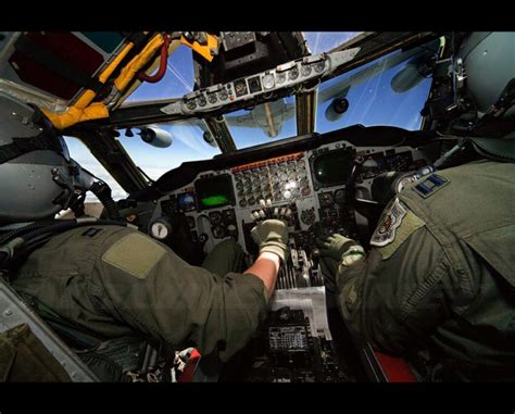 b-52-stratofortress-cockpit-920-19 - WAR HISTORY ONLINE