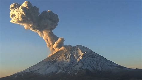 Alert Level Is Raised in Central Mexico as Volcano Spews Smoke and Ash ...