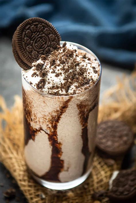 Oreo Milkshake Recipe (Step by Step + Video) - Whiskaffair