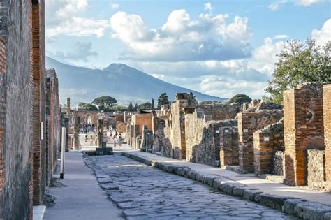 Skip-the-Line Mount Vesuvius & Pompeii Tour | Gray Line