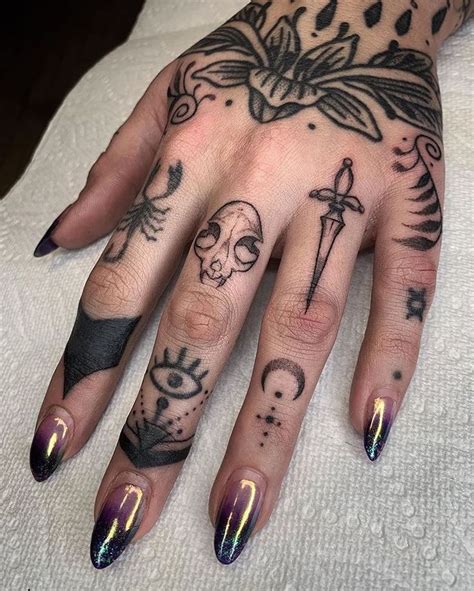 Amazing hand tattoos 🌙 . Credits 🖤 @b.hurricane . #witch #witchy # ...