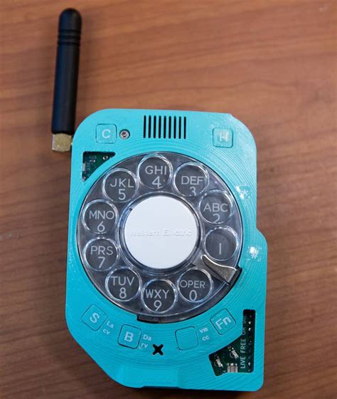 Engineer Makes a DIY Cell Phone With Rotary Dial So She Doesn’t Have to ...