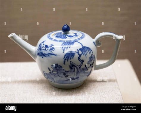 Ming Dynasty porcelain Stock Photo - Alamy