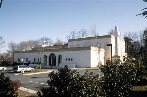 Dar Al-Hijrah Islamic Center | Northern facade, with mosque entrance ...