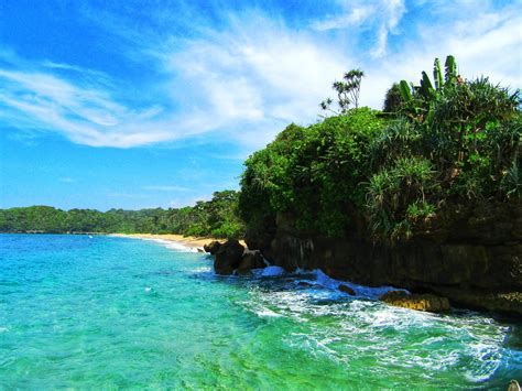 Info Tempat Wisata Pantai Balekambang di Malang Selatan