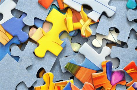 How to Solve a Jigsaw Puzzle Fast | Reader's Digest