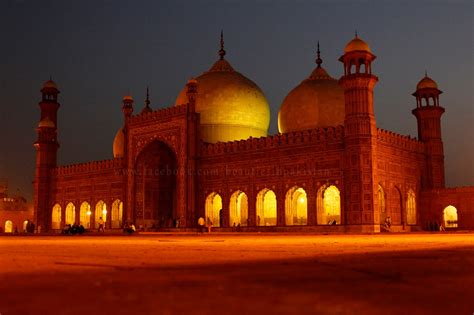 Badshahi Mosque Lahore (Badshahi Masjid Lahore) ~ Beautiful Places In ...