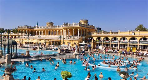 Széchenyi Thermal Baths, Budapest. Copyright Izzy Schifano - Mums do travel