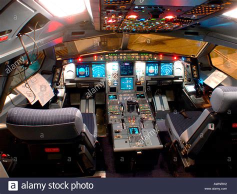 Cockpit eines Airbus A330 300 Stock Photo, Royalty Free Image: 9500241 ...