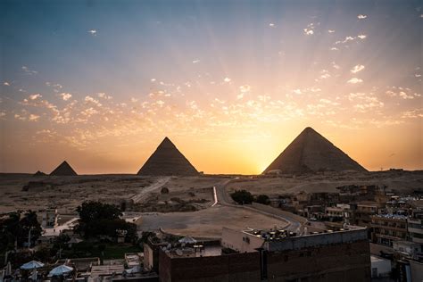 Pyramids of Giza Location | Transport Options, Tips, & More