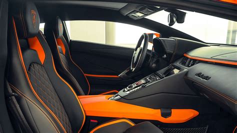 Arriba 47+ imagen lamborghini aventador s interior - Abzlocal.mx