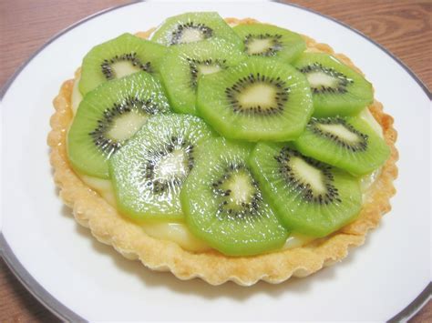 AMBITIOUS BUBBLE: Kiwi Fruit Tart