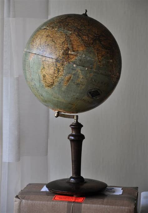 I just love globes :) | Vintage globe, Old globe, World globe map