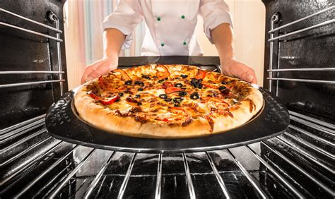 Cooking Pizza In A Convection Oven – Everything You Need to Know ...