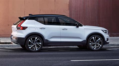 Volvo XC40 Estate 2.0 B4P Ultimate Dark 5dr Auto Lease - Select Car Leasing