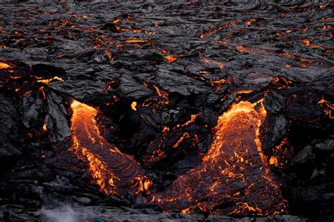 After rare Iceland volcano eruption, people rush to catch a glimpse ...