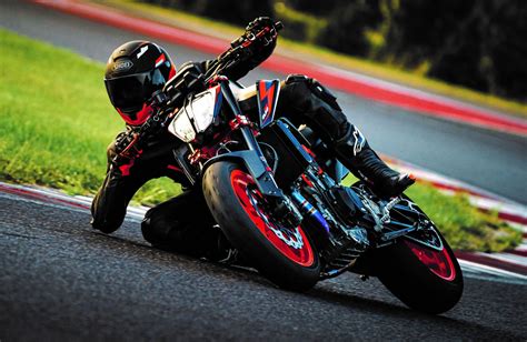 KTM Updates Look Of 890 Duke R - Roadracing World Magazine | Motorcycle ...