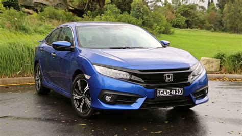 2017 Honda Civic RS Sedan Review - Chasing Cars