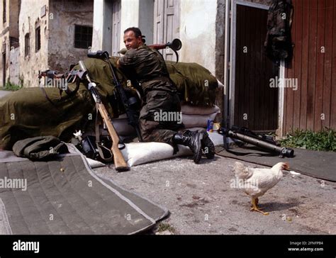 YUGOSLAVIA : Civil war in Croatia : a soldier of the Croatian army in ...