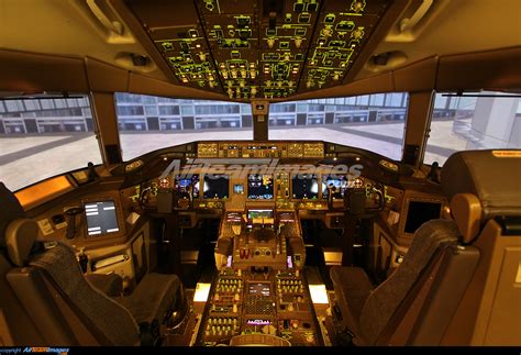 Boeing 777 200 Cockpit