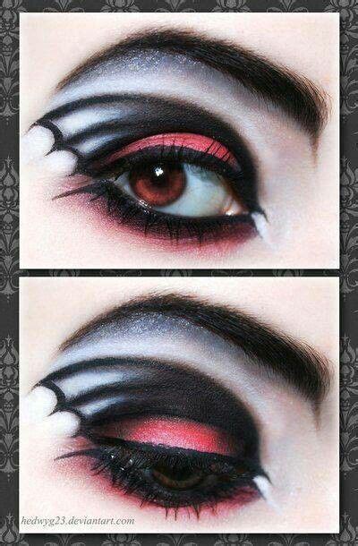 Bat wing eye makeup | halloween | Pinterest