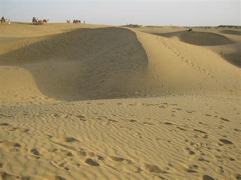 File:Sand dunes of thar desert.jpg - Wikimedia Commons