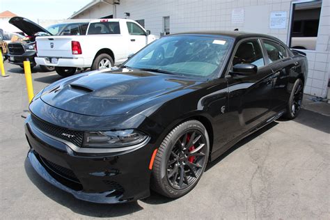 File:2015 Dodge Charger SRT Hellcat (21607570552).jpg - Wikimedia Commons