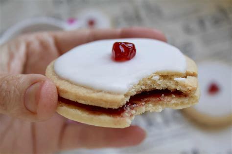 Empire Biscuits (Classic Scottish Iced Cookies with Raspberry Jam ...