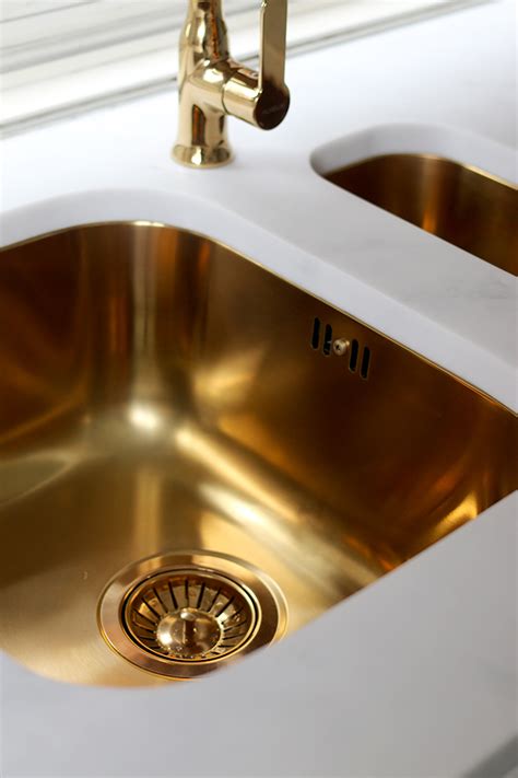 Installing Minerva Worktops (and gold sinks!) - Swoon Worthy