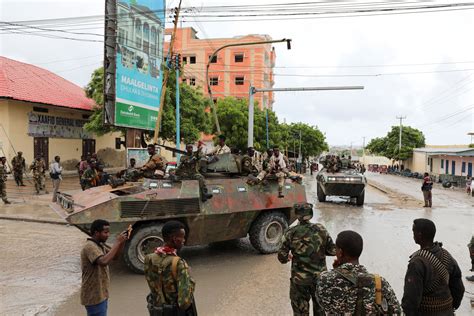 Anti-president Somali soldiers begin returning to barracks | Reuters