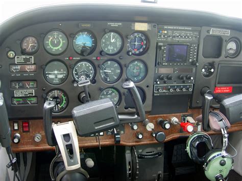 HI-TECH Automotive: Cessna 172 Interior