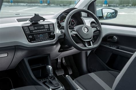 Volkswagen e-up! (2014-2019) interior & comfort | DrivingElectric