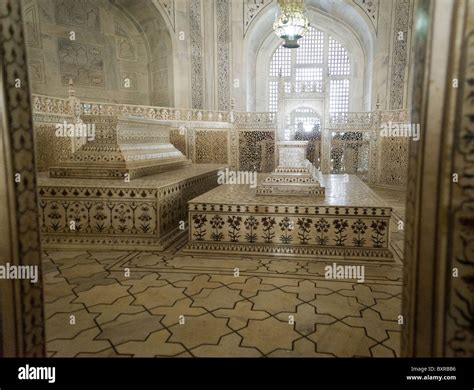 Inside taj mahal mausoleum hi-res stock photography and images - Alamy