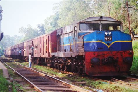 File:Sri Lankan train,Northern Line,Sri Lanka.JPG - Wikimedia Commons