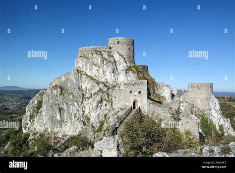 Srebrenik Fortress / Tvrđava Srebrenik Stock Photo - Alamy