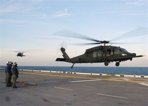 Photo : 160th soar mh-60M carrier landing