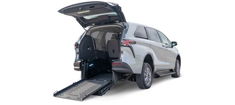 Toyota Sienna Wheelchair Van - BraunAbility Rear-Entry Manual