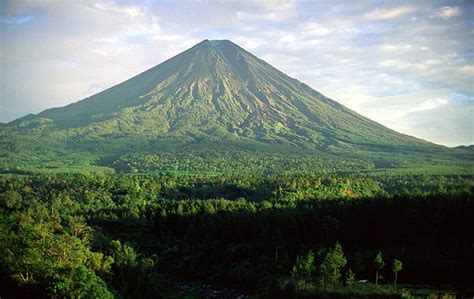 Stratovolcanoes. Photos and brief explanation