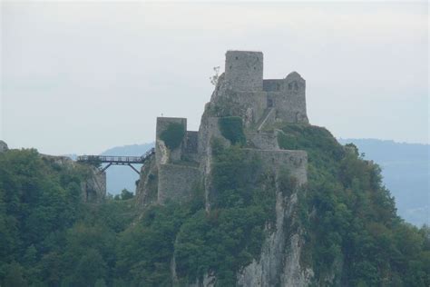 Srebrenik Castle, Bosnia and Herzegovina. [1600x1070] : Castleporn