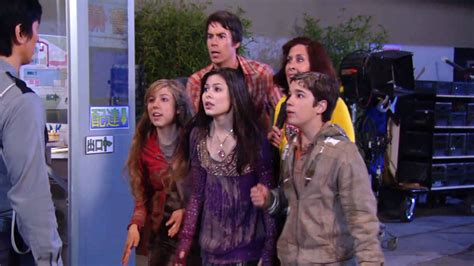 Watch iCarly (2007) Season 2 Episode 5: iCarly - iGo to Japan – Full ...