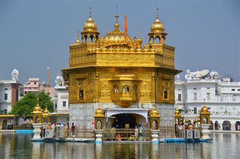 Golden Temple Amritsar - A travel guide to India's sacred heart!