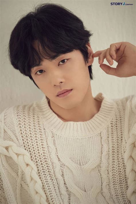 Actor Kim Jung Hyun releases new profile photos ahead of officially ...