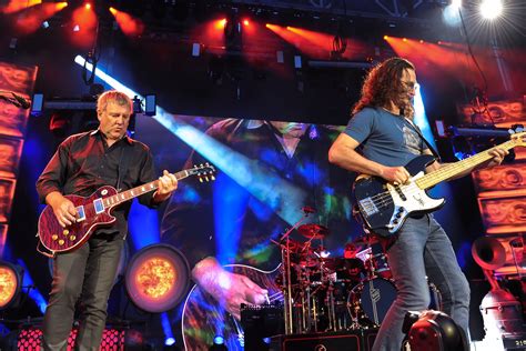 Rush Play 'Anthem' for First Time in 35 Years at Kickoff of Final Tour ...