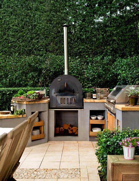 Modern Outdoor Kitchen with Pizza Oven: Complete Design Guide ...