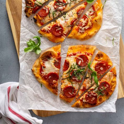 Pepperoni Flatbread Pizza - Quick and Easy - Hungry Foodie