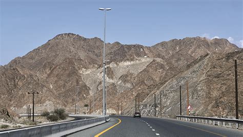 Call for more sign boards at Oman-UAE border